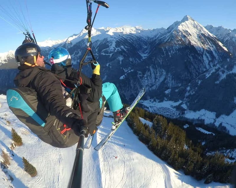Mayrhofen: Private Paragliding Flight - All Levels - Freedom - Gentle glide or sharper turns