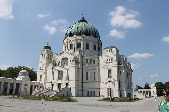 Mobile puzzle rally tour at the Vienna Central Cemetery - Why this cemetery makes a good puzzle setting