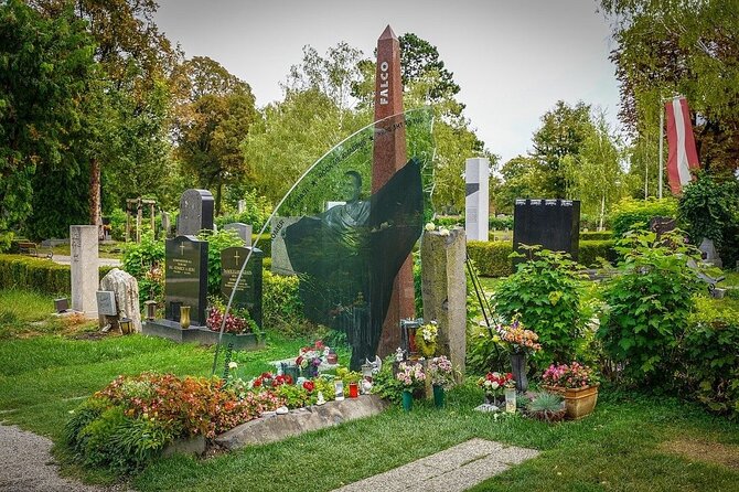 Mobile puzzle rally tour at the Vienna Central Cemetery - Starting at the second gate