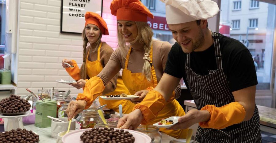 Mozart Kugel Workshop - Making Mozart Kugels at Schönbrunner Strasse 99