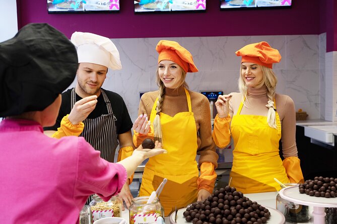 Mozart Kugel Workshop in Chocolate Museum Vienna "BO-YO" - The people leading the session