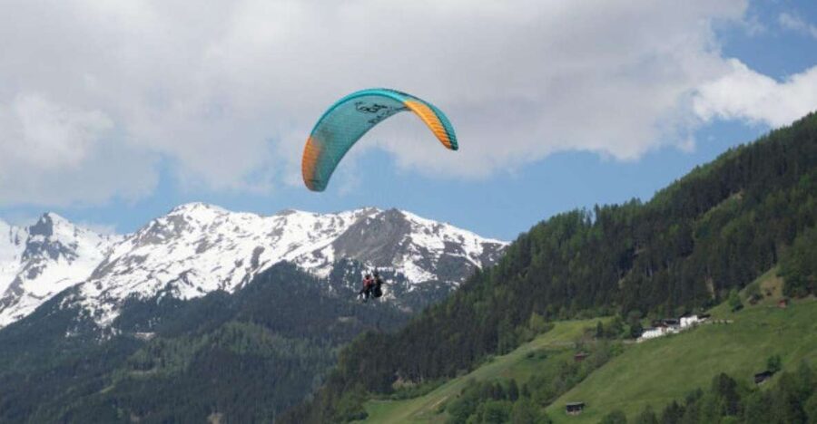 Neustift im Stubaital: Morning Paragliding Experience - Safety briefing and tandem equipment