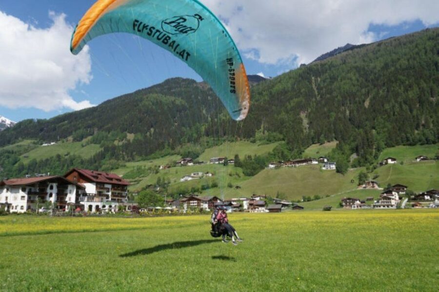 Neustift im Stubaital: Morning Paragliding Experience - The Elfer lift ride takes 10 minutes