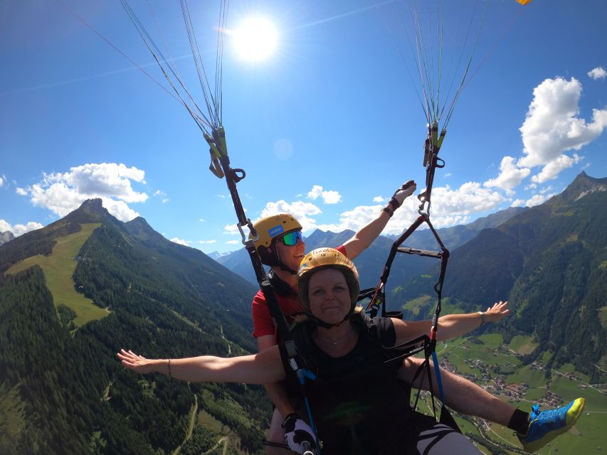 Neustift im Stubaital: Panoramic Tandem Paragliding Flight - Flying above the Stubai Valley
