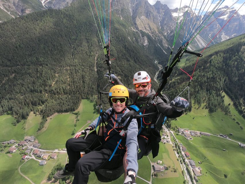 Neustift im Stubaital: Panoramic Tandem Paragliding Flight - Meeting Parafly beside the landing field