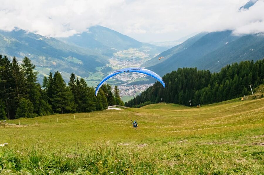 Neustift im Stubaital: Tandem Paragliding Flight - Weather, clothing, and sensible planning
