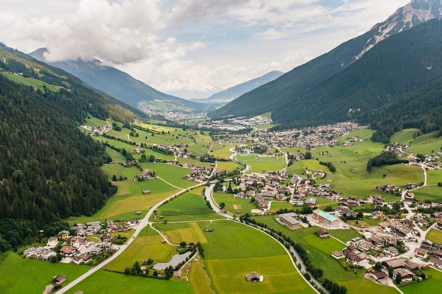 Neustift im Stubaital: Tandem Paragliding Flight - The 15-minute cable-car ride