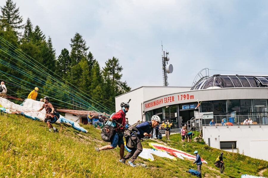 Neustift im Stubaital: Tandem Paragliding Flight - Pilot style and comfort level