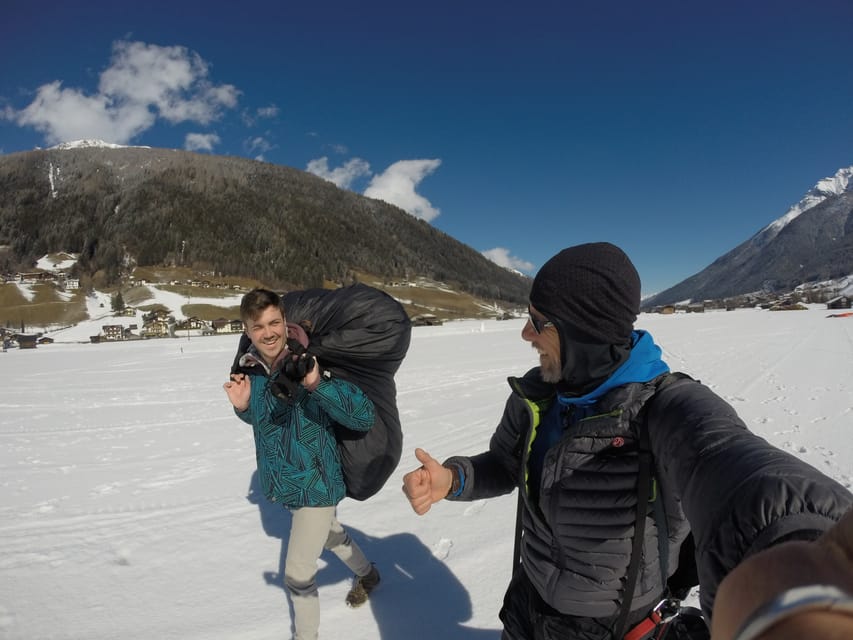 Neustift im Stubaital: Tandem Paragliding Flight - From Elferlift to the launch hillside