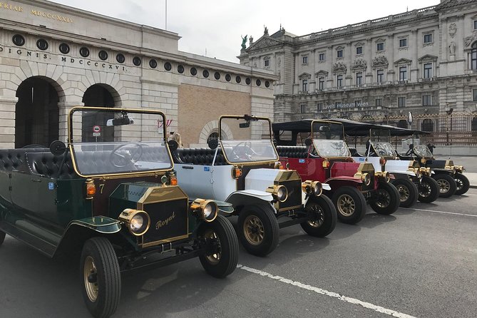 ( Night Tour ) With Private Guide + wine or prosecco - Commentary about the Habsburg capital