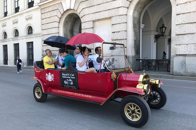 Oldtimer Tour Vienna Gold Tour - Albertinaplatz to the State Opera