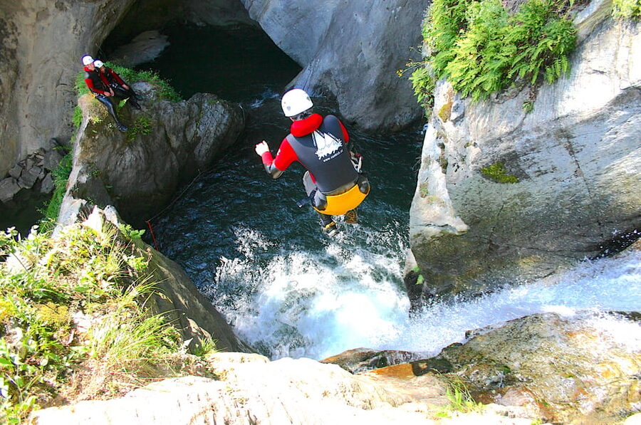 Ötztal: Advanced Canyoning at Auerklamm - The first walk and the first plunge