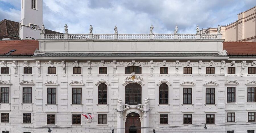 Palais Lobkowitz Audio Guide Tour - The Lobkowitz family and the palace setting