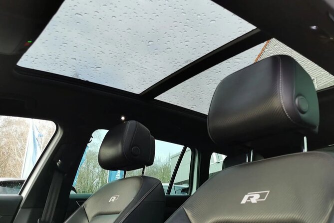 Private Airport and City Transfer in Panoramic Roof Station Wagon - A calm start after landing at Vienna Airport