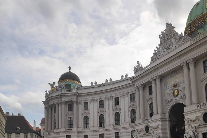 Private car or minivan transfer from Budapest to Vienna or back. - The driver can add useful local help