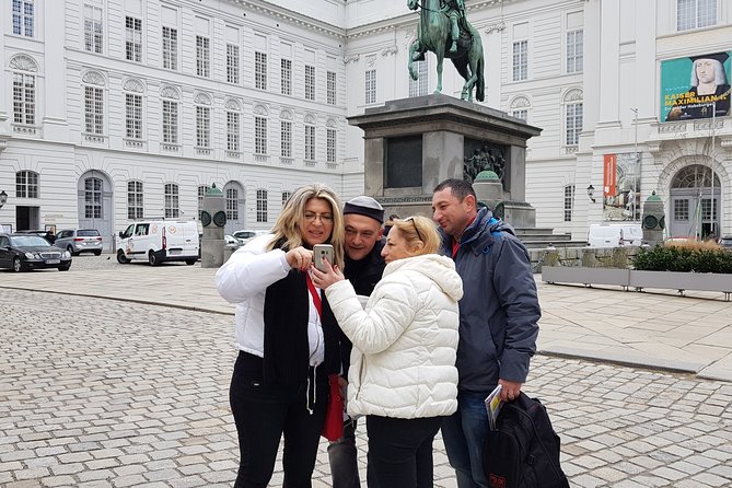 Private City Discovery walk - Historical Treasure hunt - How the Vienna treasure hunt works