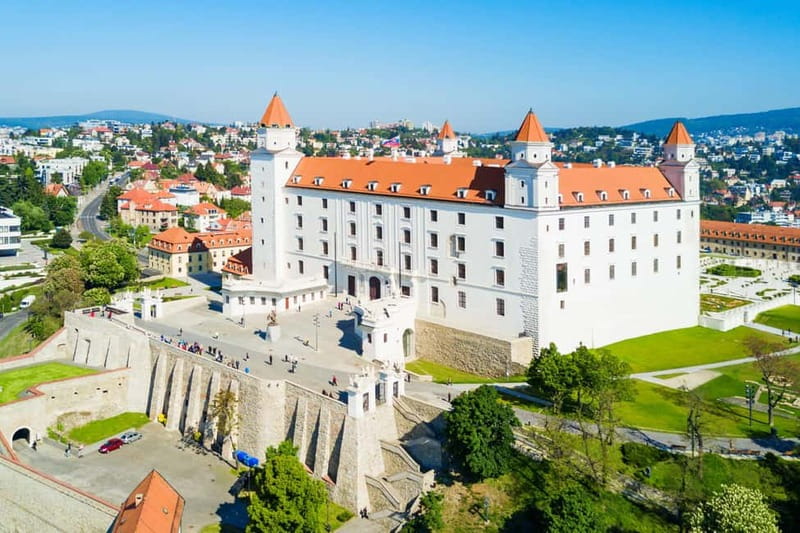 Private day trip: Budapest > Bratislava & Vienna, in English - Bratislava Castle and the Old Town