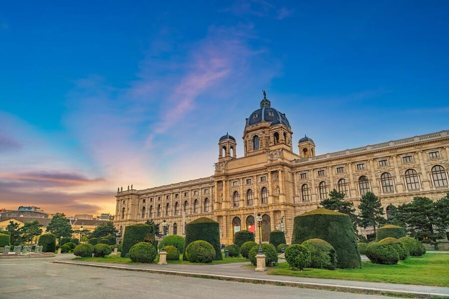 Private day trip from Budapest to Vienna and back - Lunch, coffee, and a little free time