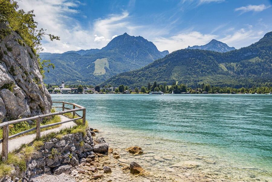 Private Hallstatt Full-Day Tour - Arriving in Hallstatt with a useful introduction