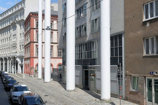 Private Jewish Vienna Walking Tour - Leopoldstadt and the four white columns