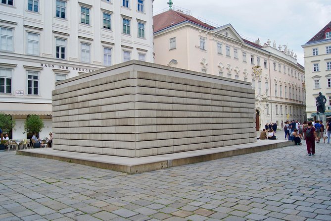 Private Jewish Walking Tour Vienna - University of Vienna and Café Landtmann