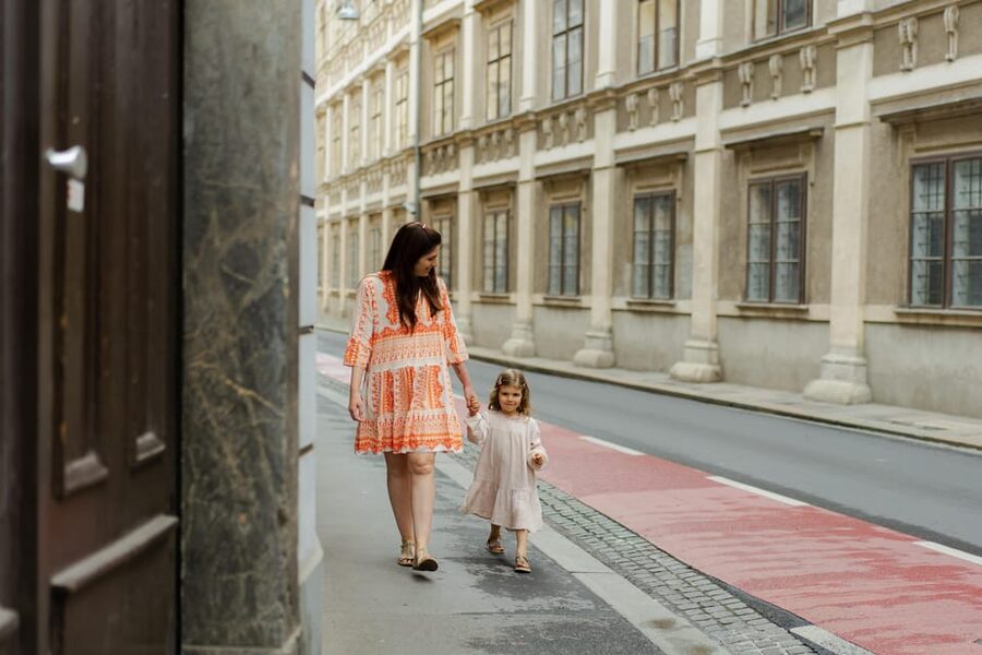 Private Photoshoot Walk Old Town of Graz - How the posing guidance changes the experience