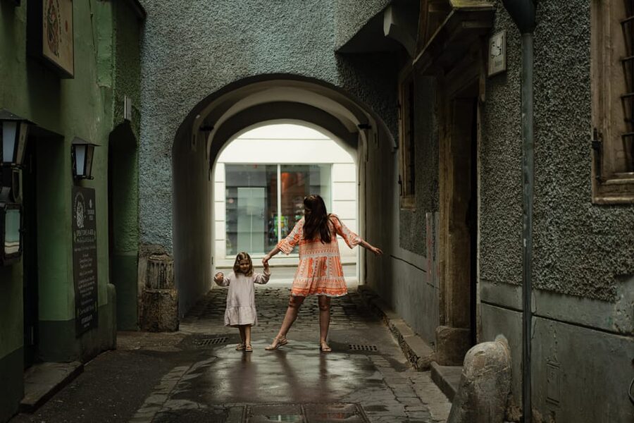 Private Photoshoot Walk Old Town of Graz - The photo delivery: at least 90 edited images