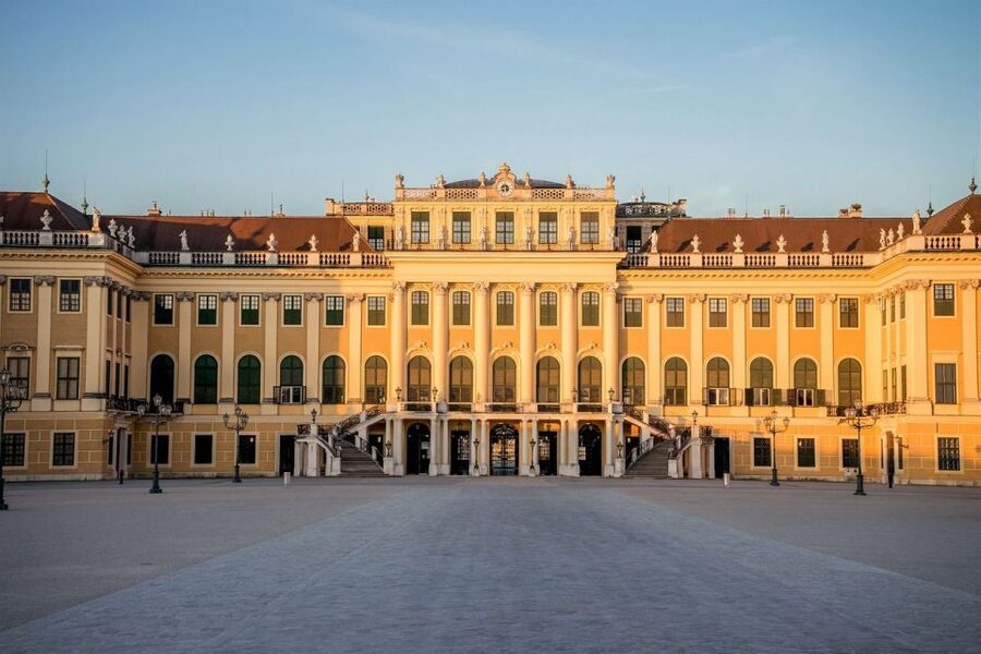 Private Schönbrunn Palace Tour: Entrance included - Entering the palace without the main ticket queue