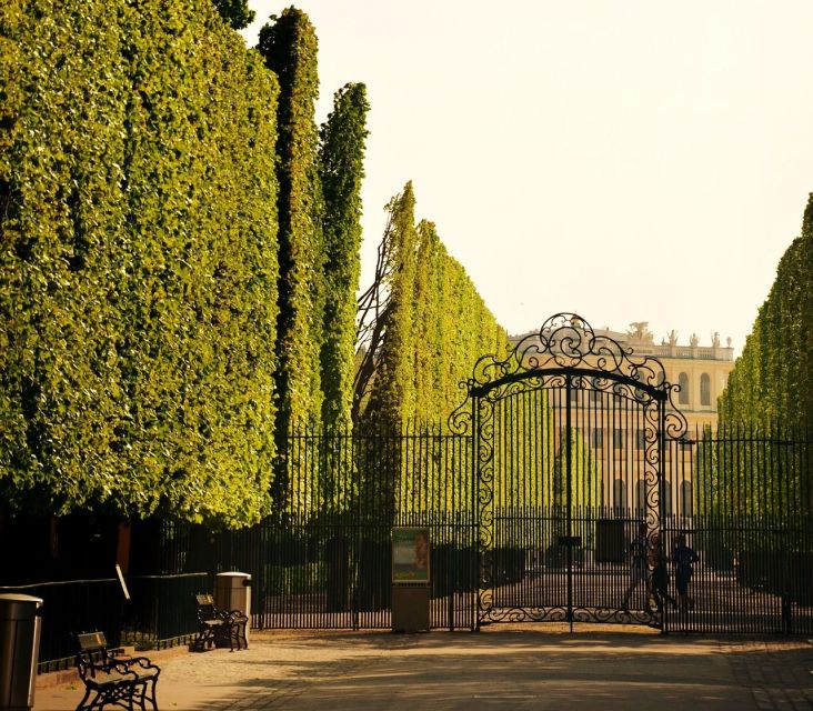 Private Schönbrunn Palace Tour: Entrance included - The palace rooms and the people behind them