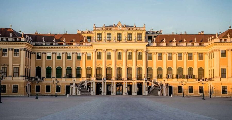 Private Schönbrunn Palace Tour: Entrance included - Meeting your guide outside the Group Center