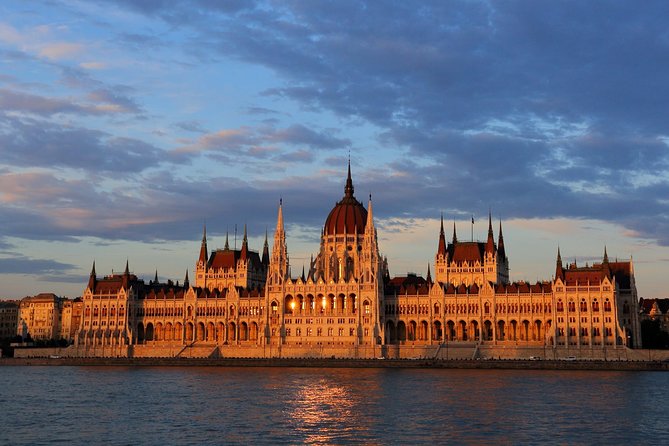 Private tour of Budapest with transfer from Vienna, Local Guide - St. Stephen’s Basilica requires a choice