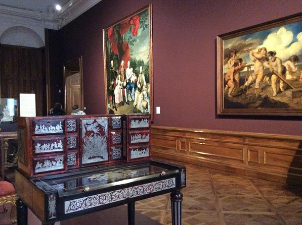 Private Tour of the Belvedere Palace with an Art Historian: "Pictures of Austrian Identities". Art & History Tour with Skip-the-line Tickets - From Medieval Art To Gustav Klimt