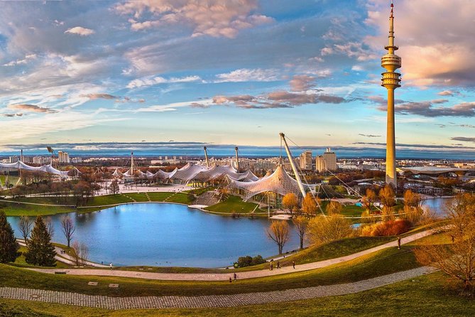 Private Transfer from Salzburg to Munich with 2 hours for sightseeing - Who should book this transfer?