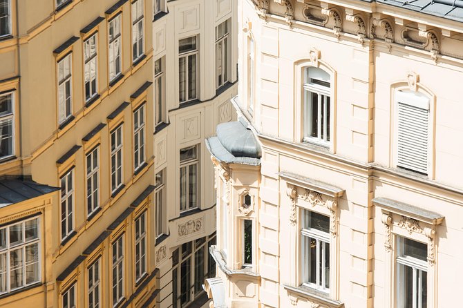 Private transfer from Salzburg to Vienna with 4h of Sightseeing - Melk: plan around the monastery