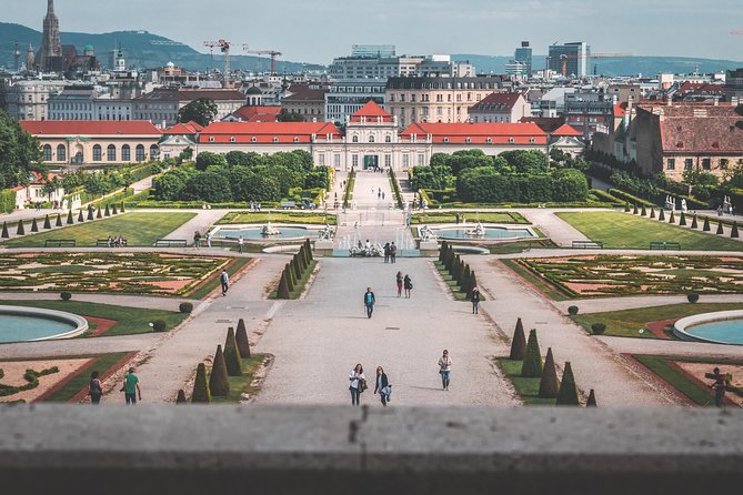 Private transfer from Salzburg to Vienna with 4h of Sightseeing - Hallstatt: the scenic favorite