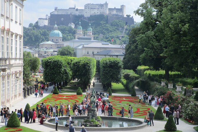 Private walking tour through the old town of Salzburg - Kollegienkirche and the university quarter