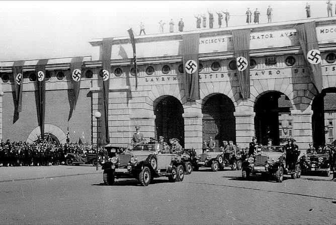 Private World War II Walking Tour in Vienna - Heldenplatz puts Hitler’s Vienna in view