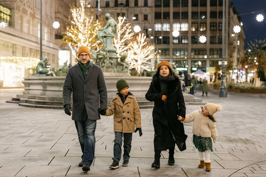 Professional Photoshooting in Vienna - Burggarten brings in greenery and softer portraits