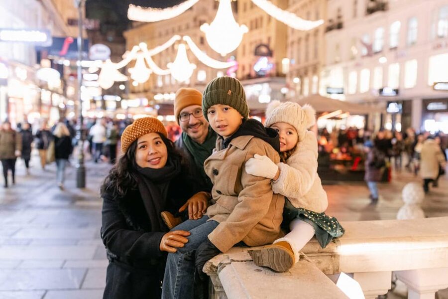 Professional Photoshooting in Vienna - Hofburg Palace and Michaelerplatz