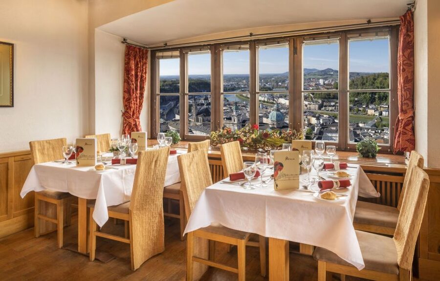 Salzburg: Best of Mozart Fortress Concert and Dinner - Timing the evening from dinner to music