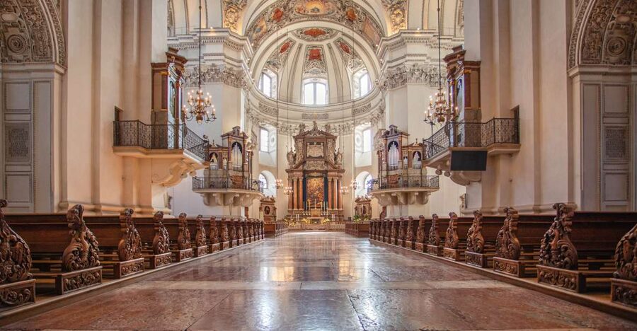 Salzburg Cathedral: Organ Concert at Midday - Entering Salzburg Cathedral beneath the great dome