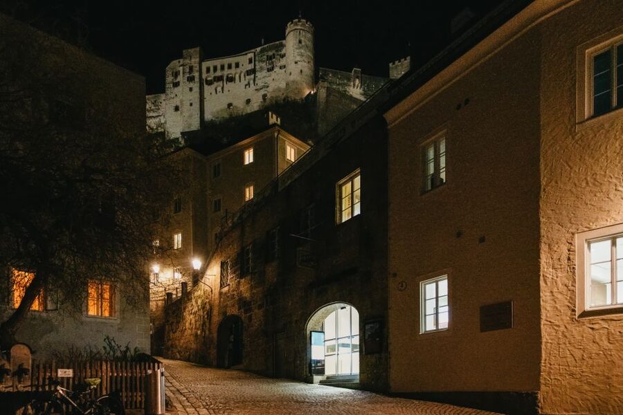 Salzburg: Dark History Tour - Is the subject suitable for children?