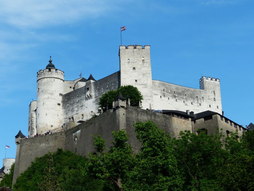 Salzburg: Express Walk with a Local in 60 minutes - Salzburg Cathedral and the city’s defining sights