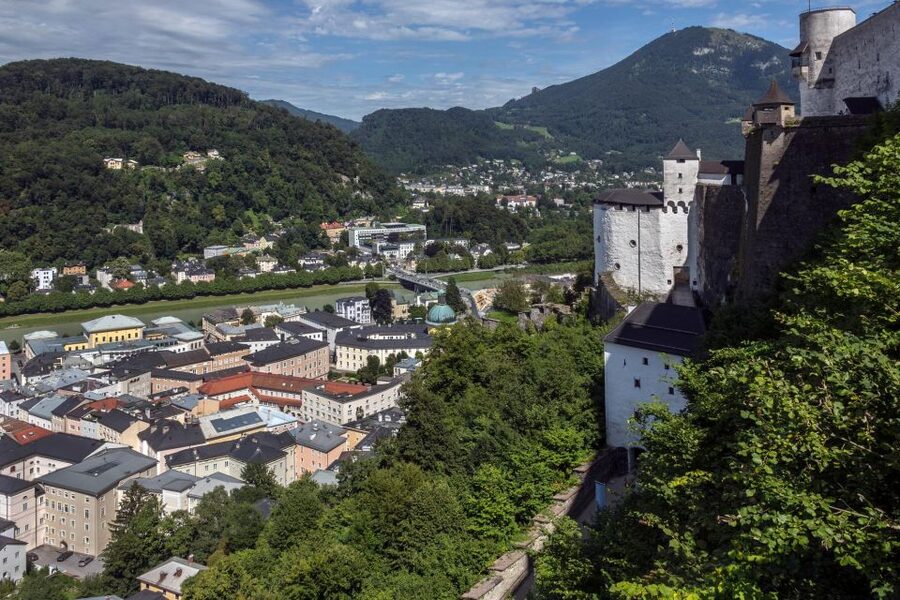 Salzburg: Express Walk with a Local in 60 minutes - A realistic look at the $116 price