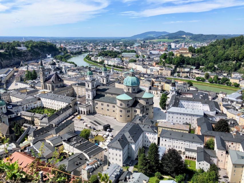 Salzburg: Express Walk with a Local in 60 minutes - Timing, pace, and physical demands
