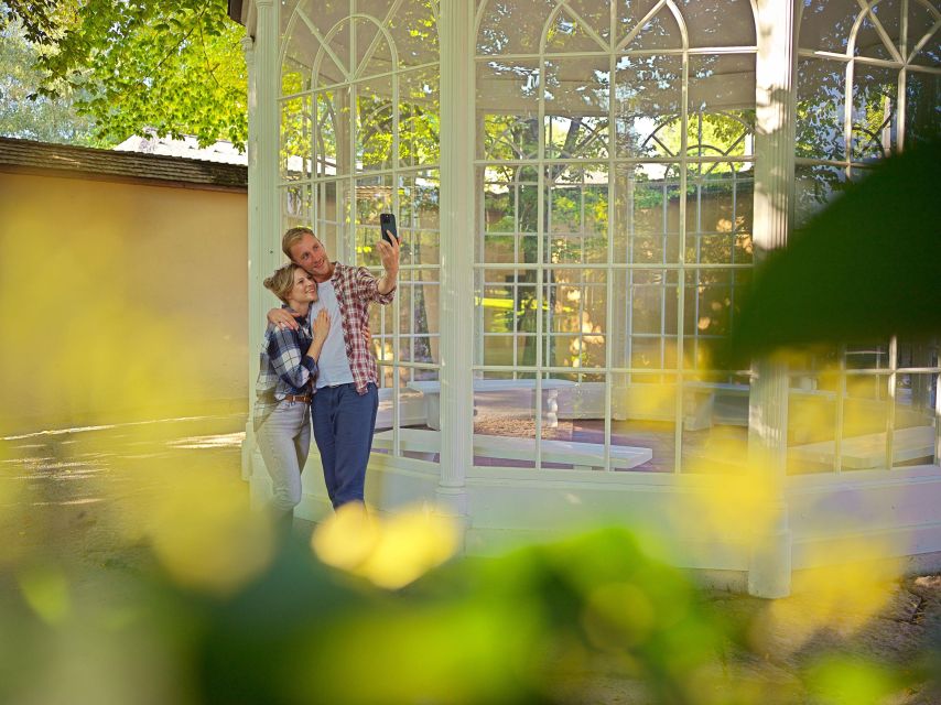 Salzburg: Hallstatt and Sound of Music Tour - The Sound of Music tour turns Salzburg into a film set