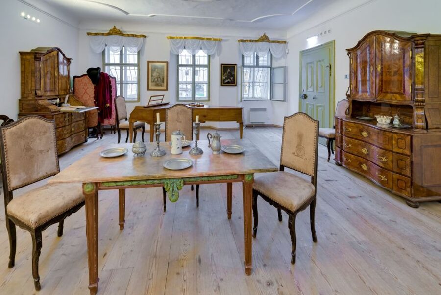 Salzburg: Life of Mozart Private Guided Walking Tour - Inside Mozart’s Birthplace on Getreidegasse