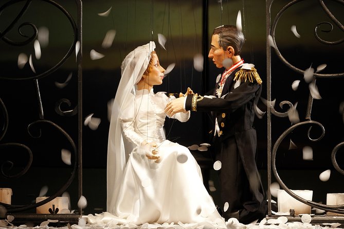 Salzburg Marionette Theater: The Sound of Music - Watching the puppeteers work