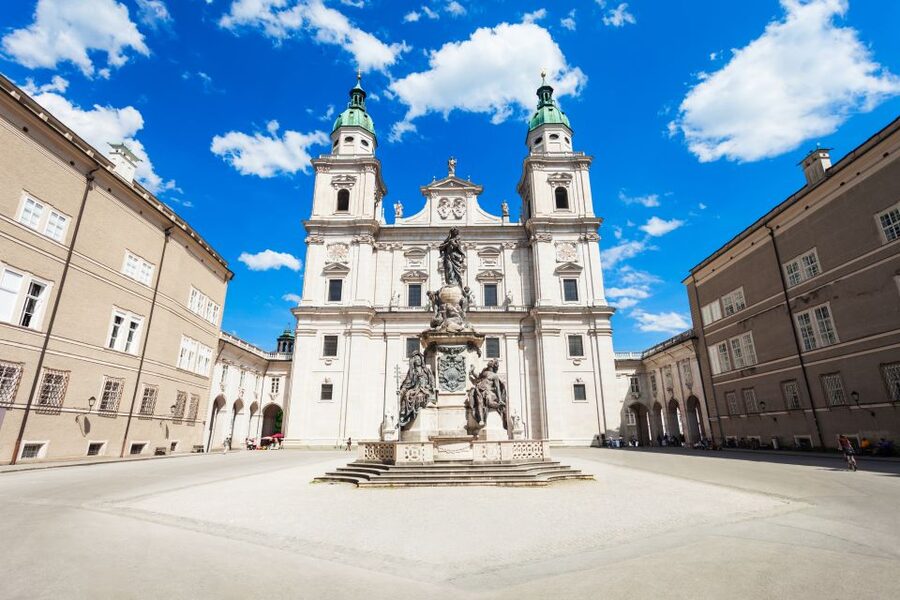 Salzburg: Private City Highlight Tour with a Guide - Residenzplatz opens the city into grand scale
