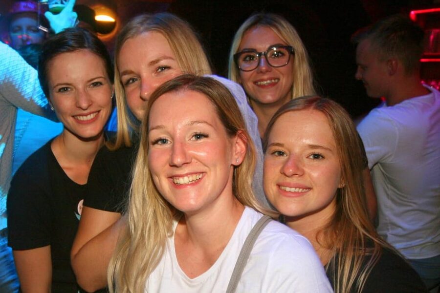 Salzburg: Pubcrawl Tour through best Bars and Clubs in Town - Salzburg nightlife in one four-hour route